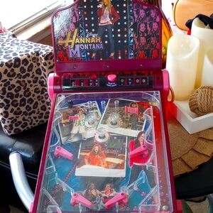 HANNAH MONTANA PINBALL MACHINE